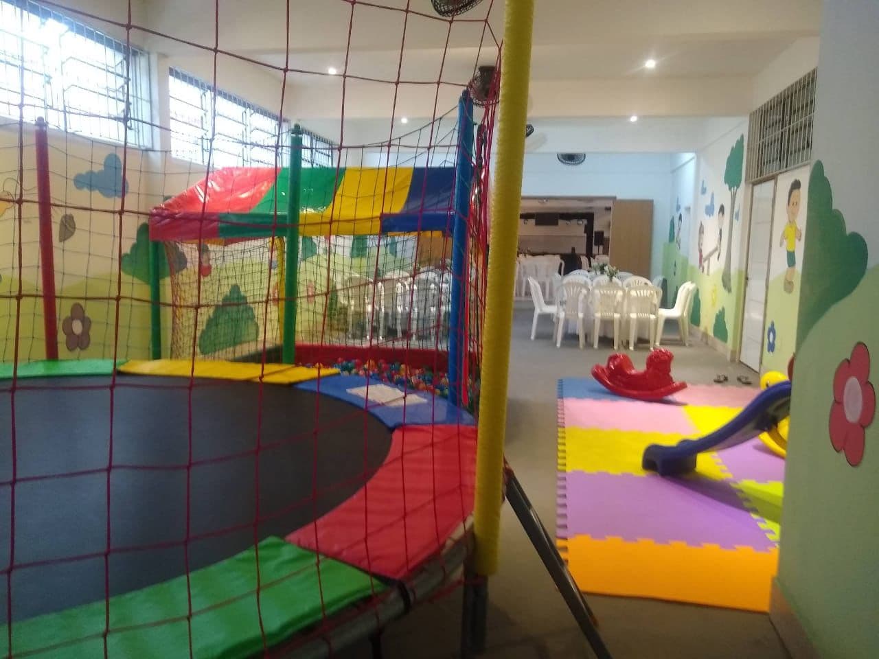 02 kids trampolim e escorregador